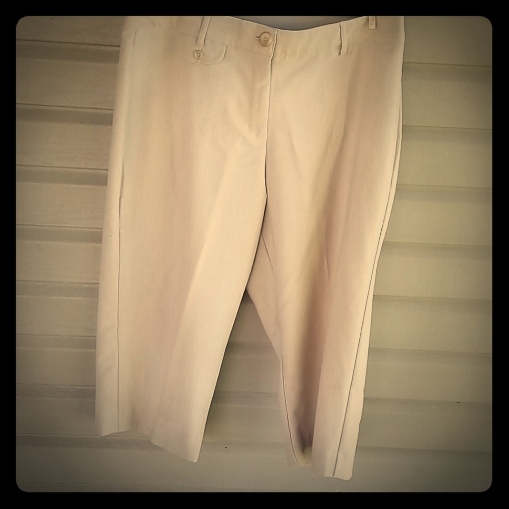 Capri pants